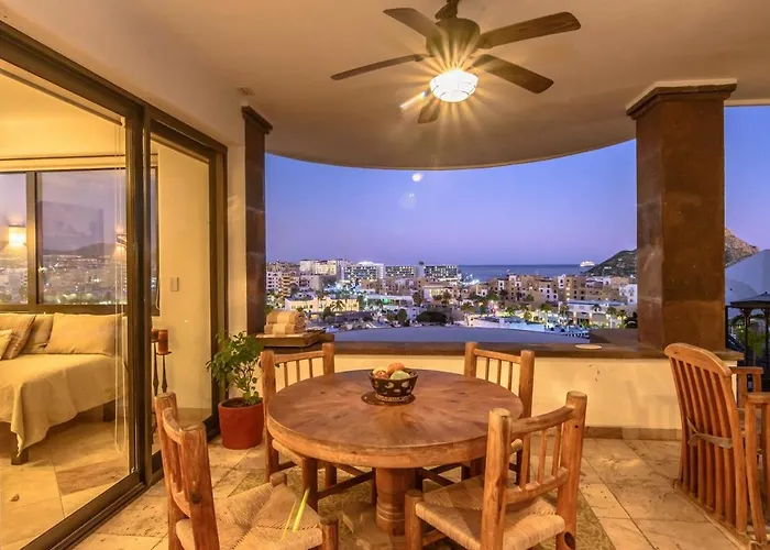 Villa Luxury - Great View - Easy Walk Everywhere!