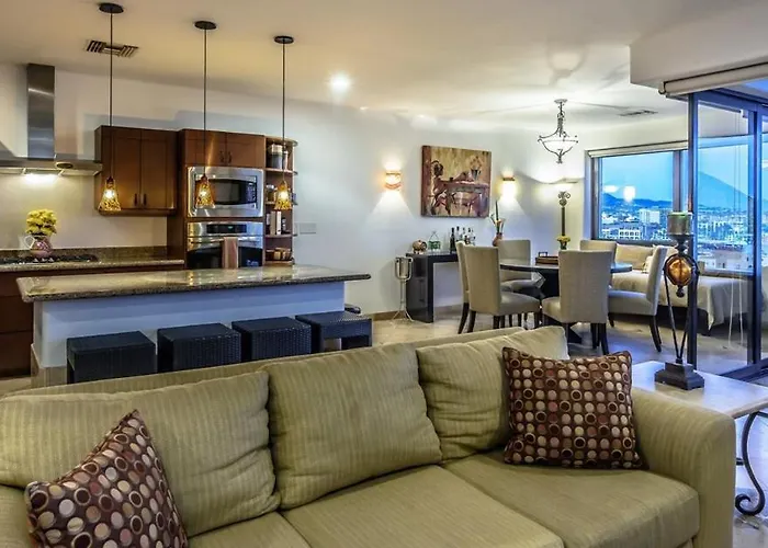 Villa Luxury - Great View - Easy Walk Everywhere!