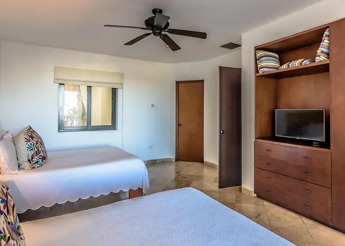 Villa Luxury - Great View - Easy Walk Everywhere!