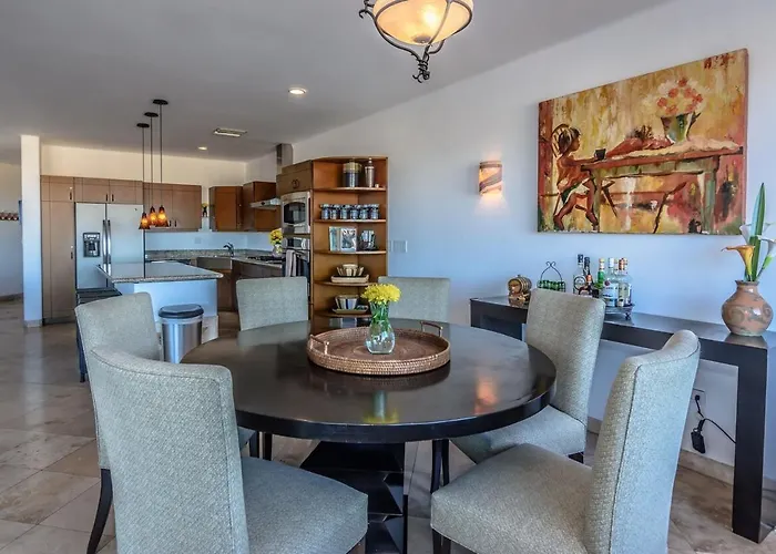 Luxury - Great View - Easy Walk Everywhere!